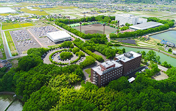 緑豊かな丘にHIOKI